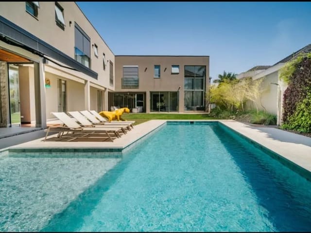 Casa com 1164m² 8 quartos e 3 banheiros, à venda, no bairro Residencial Três (Tamboré) em Santana de Parnaíba