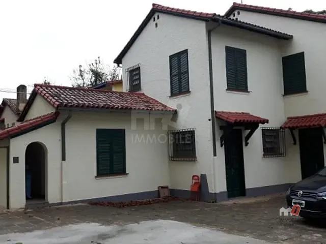 Casa 5 quartos e 2 banheiros, para alugar, no bairro Centro em Petrópolis