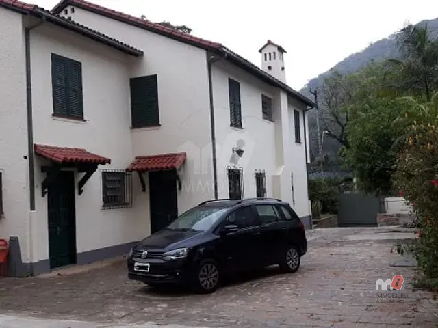 Casa 5 quartos e 2 banheiros, para alugar, no bairro Centro em Petrópolis