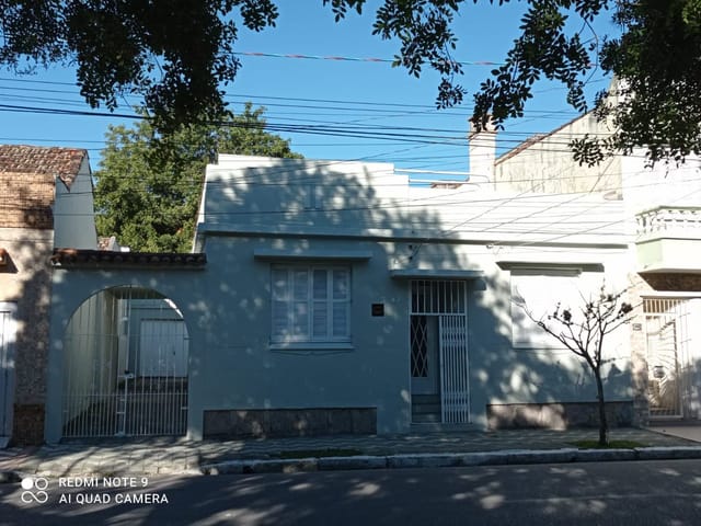 Casa com 728m² 3 quartos e 2 banheiros, à venda, no bairro Centro em Pelotas
