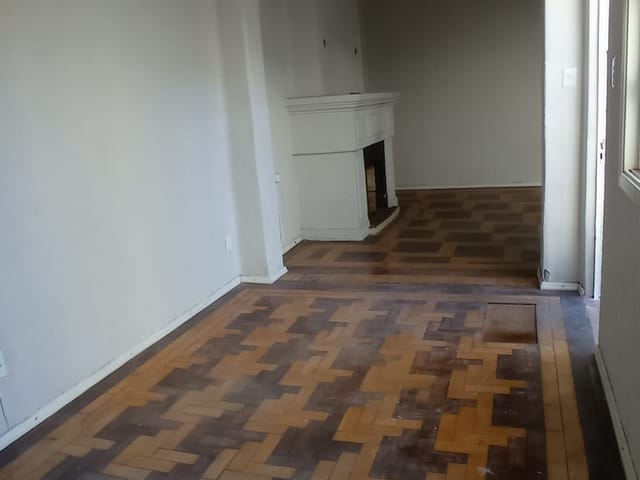 Casa com 728m² 3 quartos e 2 banheiros, à venda, no bairro Centro em Pelotas