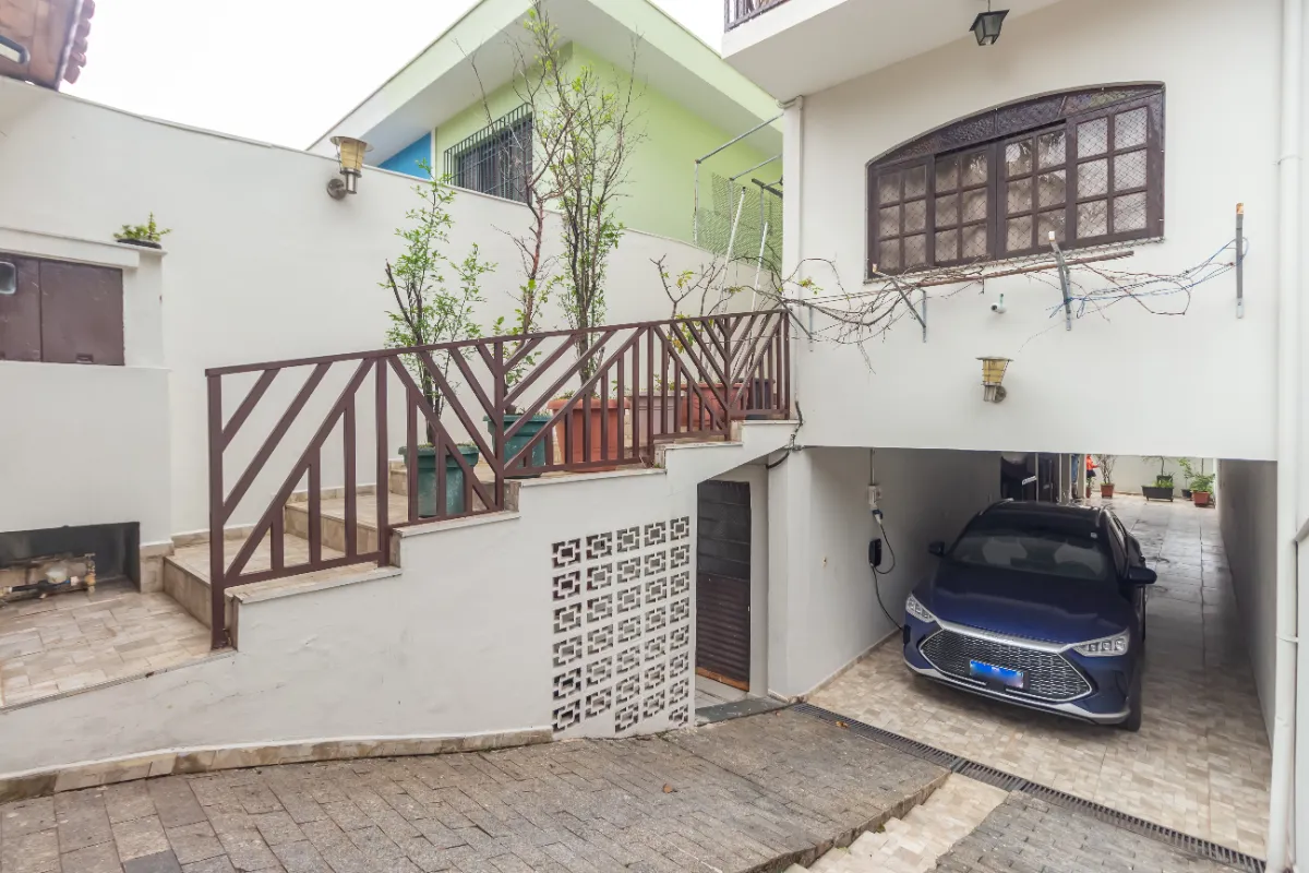 Casa para venda em Parque São Domingos com 3 quartos, sendo 3 suítes, 222m²