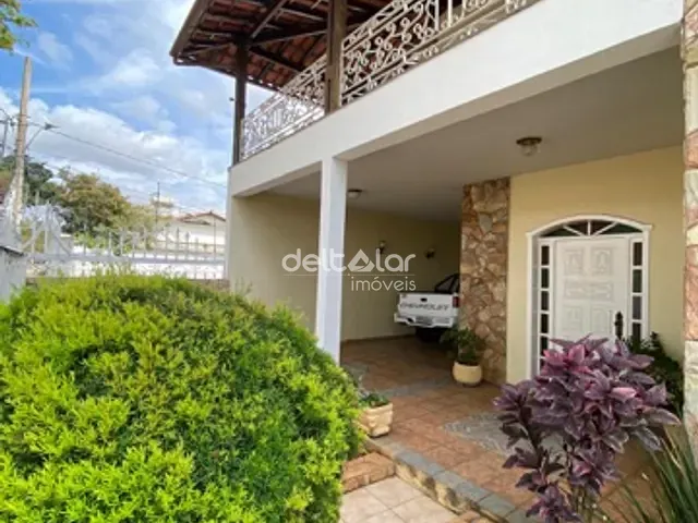 Casa com 220m² 6 quartos e 4 banheiros, para alugar, no bairro Candelária em Belo Horizonte