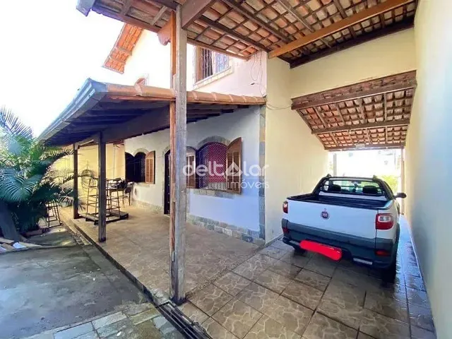 Casa com 360m² 4 quartos e 2 banheiros, à venda, no bairro Candelária em Belo Horizonte