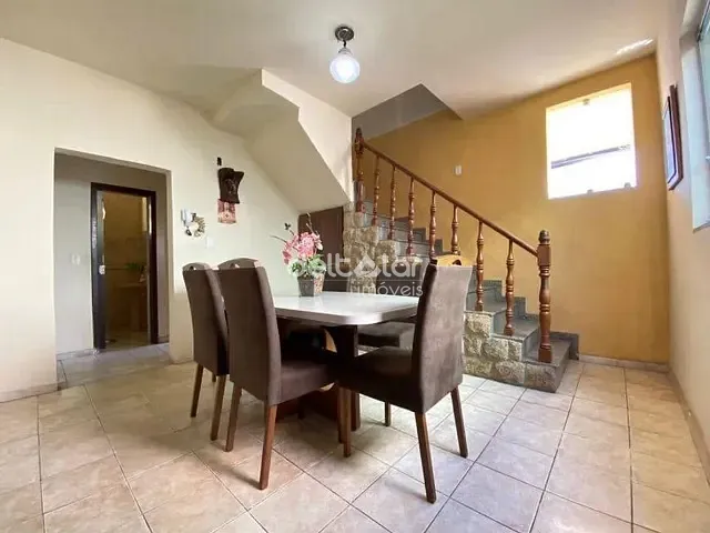 Casa com 360m² 4 quartos e 2 banheiros, à venda, no bairro Candelária em Belo Horizonte