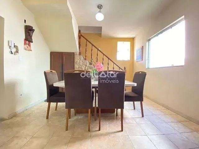 Casa com 360m² 4 quartos e 2 banheiros, à venda, no bairro Candelária em Belo Horizonte