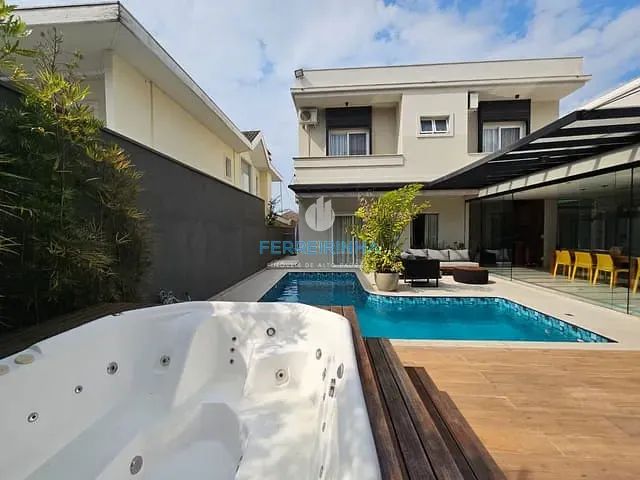 Casa com 418m² 4 quartos e 2 banheiros, à venda, no bairro Urbanova em São José dos Campos