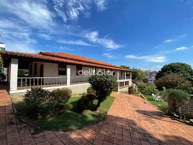 Casa com 2376m² 5 quartos e 4 banheiros, para alugar, no bairro Santa Amélia em Belo Horizonte