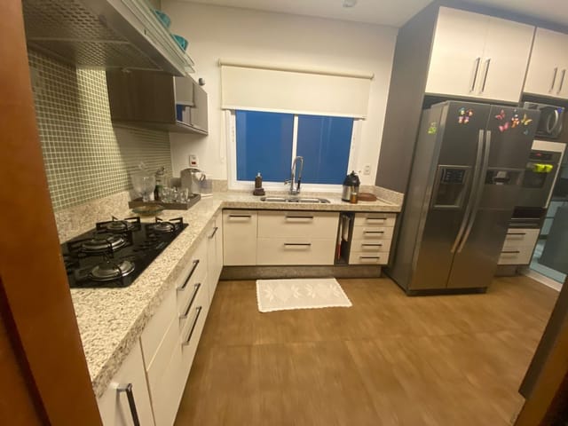 Casa com 256m² 4 quartos e 5 banheiros, à venda ou para alugar, no bairro Urbanova em São José dos Campos