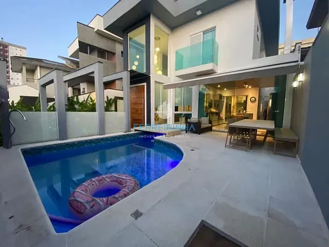 Casa com 256m² 4 quartos e 5 banheiros, à venda ou para alugar, no bairro Urbanova em São José dos Campos