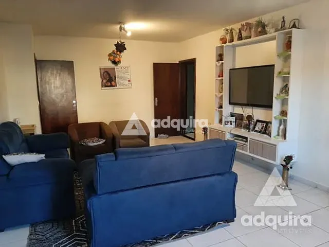 Casa com 420m² 4 quartos e 4 banheiros, à venda, no bairro Uvaranas em Ponta Grossa