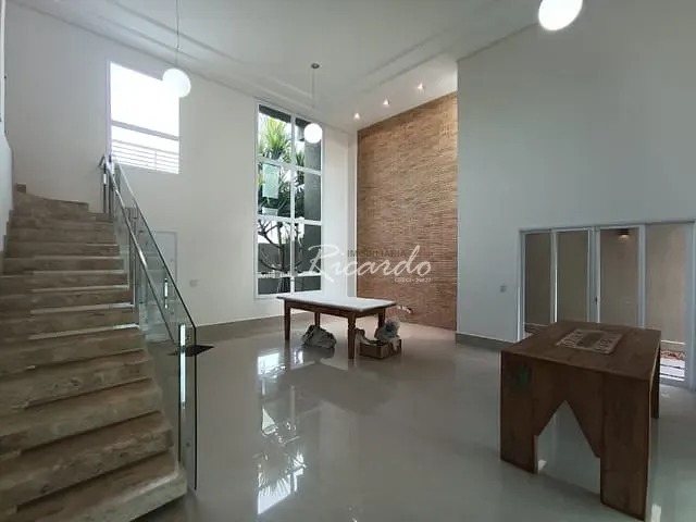 Casa com 450m² 3 quartos e 4 banheiros, à venda, no bairro Jardim Morumbi em Arapongas