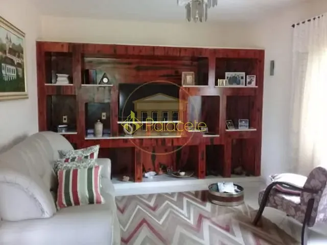 Casa com 2000m² 2 quartos e 1 banheiro, à venda, no bairro Água Preta em Pindamonhangaba
