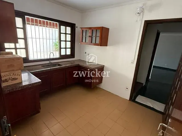 Casa com 242m² 3 quartos e 4 banheiros, para alugar, no bairro Parque Jardim Europa em Bauru