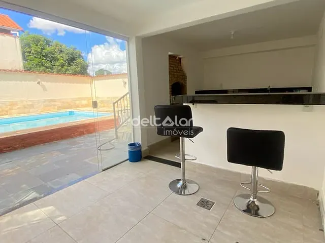 Casa com 360m² 4 quartos e 5 banheiros, à venda, no bairro Planalto em Belo Horizonte