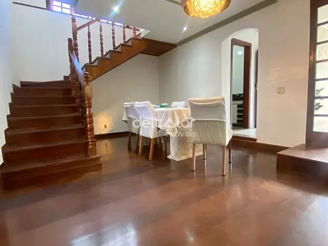 Casa com 360m² 4 quartos e 5 banheiros, à venda, no bairro Planalto em Belo Horizonte