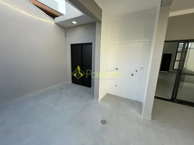 Casa 3 quartos e 1 banheiro, à venda, no bairro Parque São Domingos em Pindamonhangaba