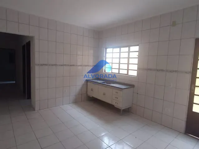 Casa 2 quartos e 3 banheiros, para alugar, no bairro Jardim das Indústrias em São José dos Campos