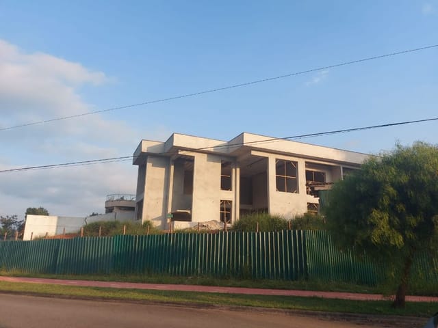 Casa com 475m² 5 quartos e 6 banheiros, à venda, no bairro Jardim do Golf I em Jandira