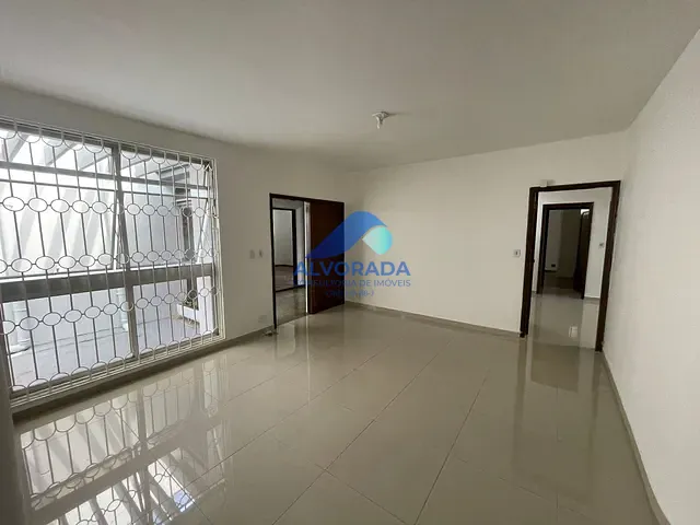 Casa 5 quartos e 3 banheiros, para alugar, no bairro Jardim Apolo I em São José dos Campos