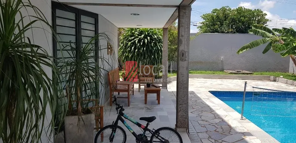 Casa com 4 quartos à venda, 450m² — foto 2 de 10