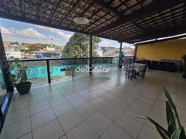 Casa 5 quartos e 4 banheiros, à venda, no bairro Minascaixa em Belo Horizonte