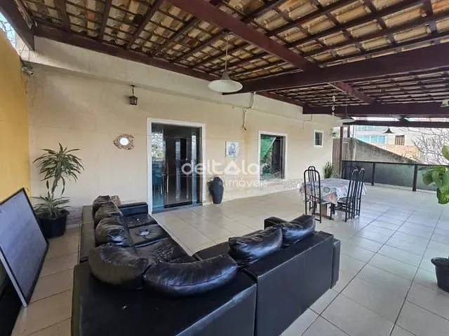 Casa 5 quartos e 4 banheiros, à venda, no bairro Minascaixa em Belo Horizonte