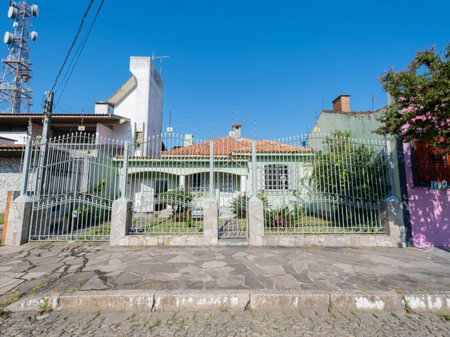 Casa 4 quartos e 3 banheiros, à venda ou para alugar, no bairro Centro em Pelotas