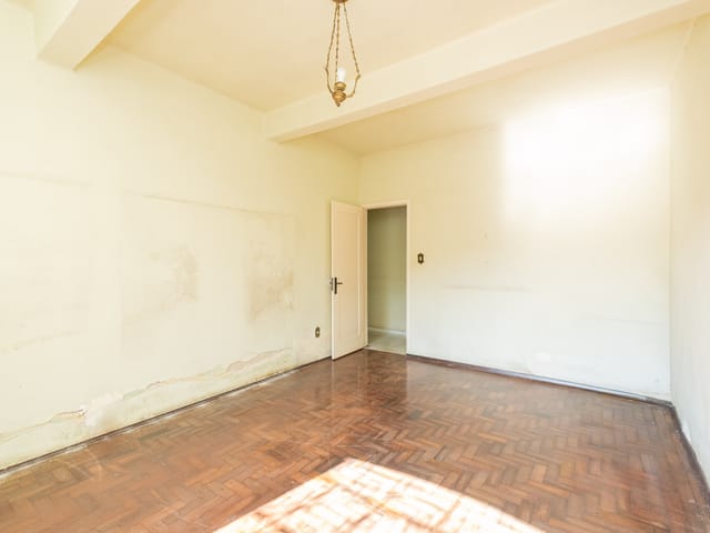 Casa 4 quartos e 3 banheiros, à venda ou para alugar, no bairro Centro em Pelotas