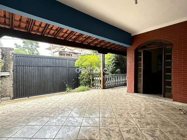 Casa com 376m² 4 quartos e 3 banheiros, para alugar, no bairro Cenáculo em Belo Horizonte
