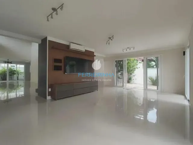 Casa com 1200m² 4 quartos e 6 banheiros, à venda ou para alugar, no bairro Condomínio Chácara Serimbura em São José dos Campos