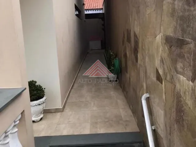 Casa com 250m² 4 quartos e 3 banheiros, à venda, no bairro Vila Nossa Senhora das Vitórias em Mauá