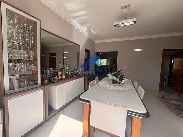 Casa 3 quartos e 2 banheiros, para alugar, no bairro Condomínio Residencial Mirante do Vale em Jacareí