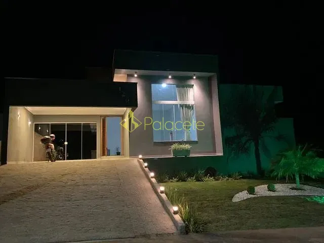 Casa com 814m² 3 quartos e 3 banheiros, à venda, no bairro Caixa D'água em Taubaté