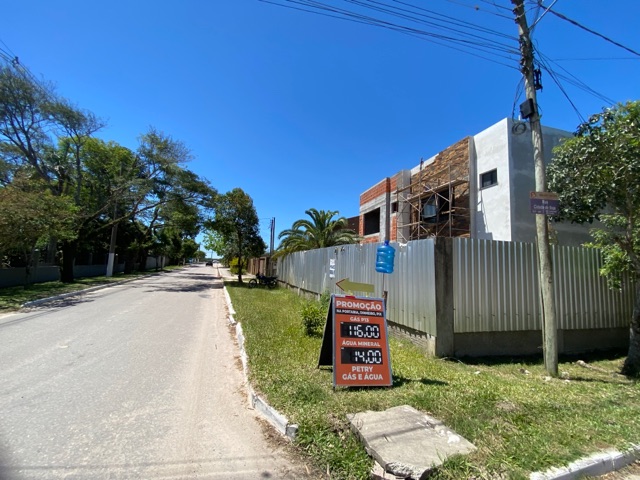 Casa 3 quartos e 3 banheiros, à venda, no bairro Laranjal em Pelotas
