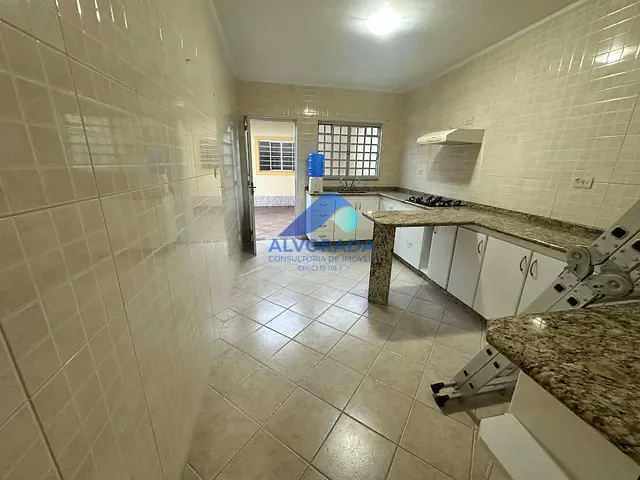 Casa 3 quartos e 2 banheiros, à venda, no bairro Bosque dos Eucaliptos em São José dos Campos