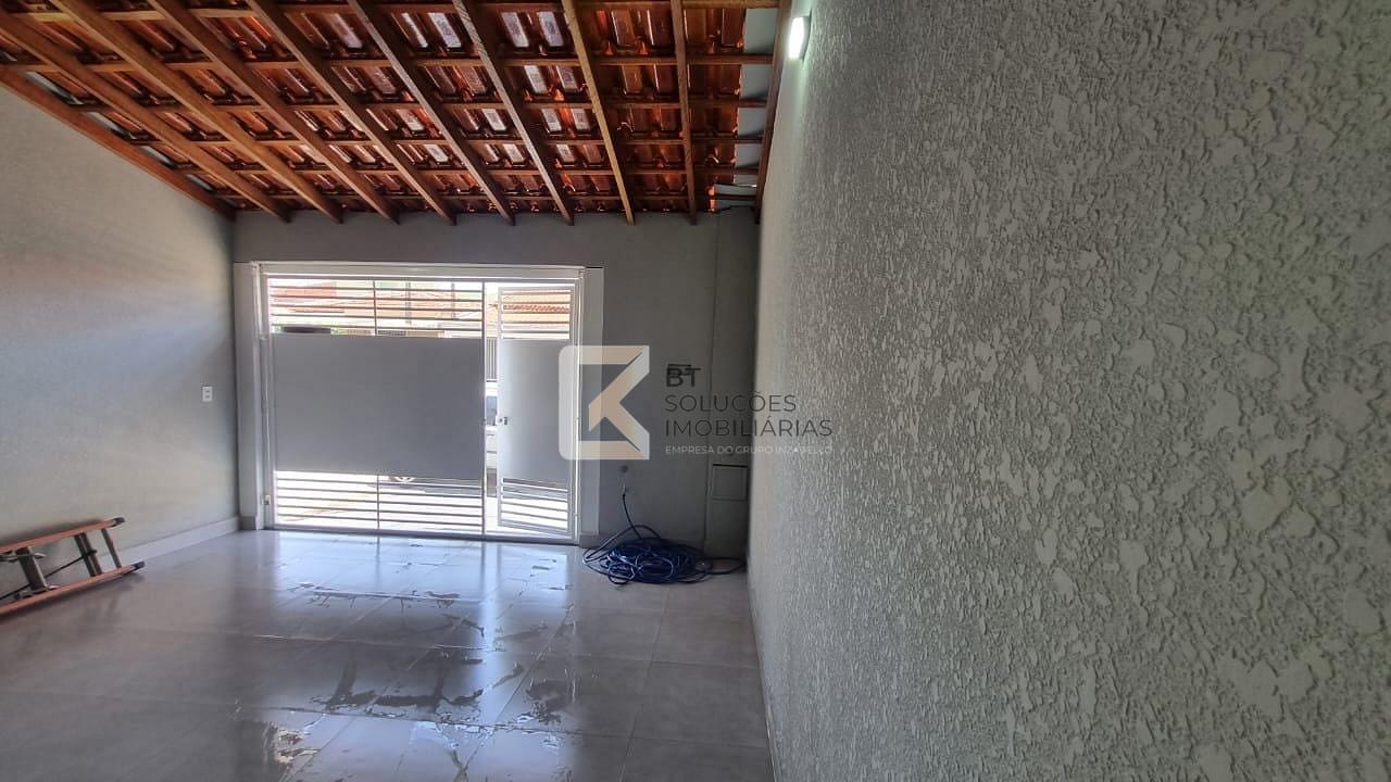 Casa à venda com 3 quartos, 90m² - Foto 2