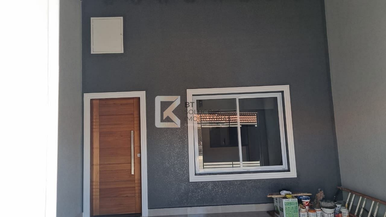 Casa à venda com 3 quartos, 90m² - Foto 1