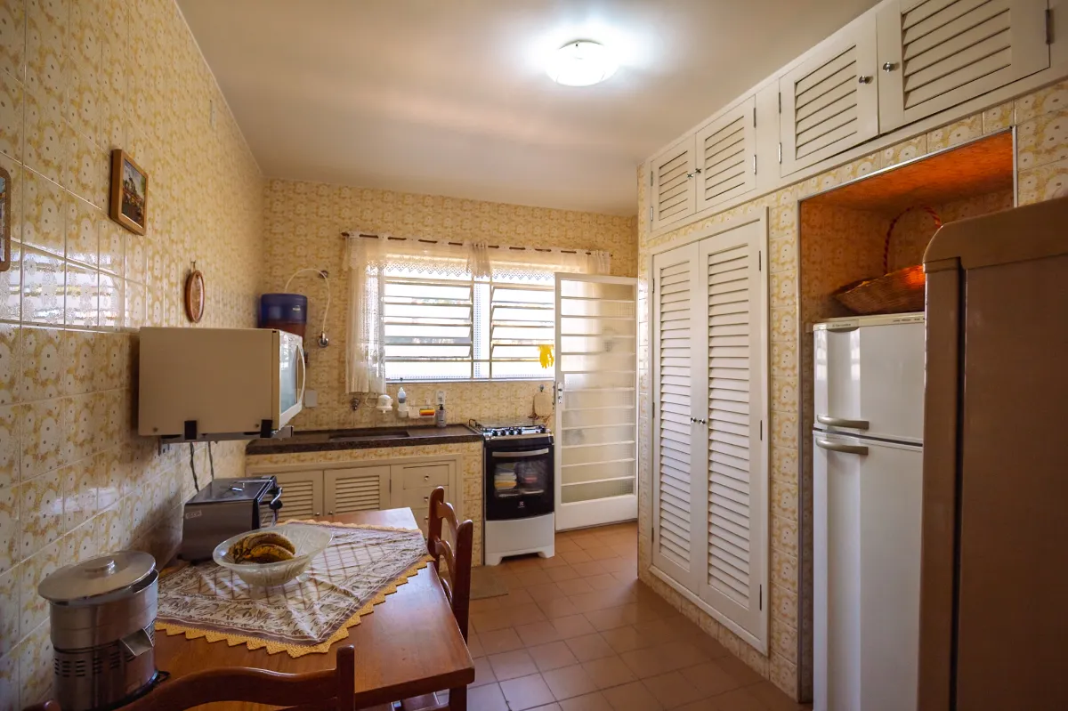Casa no condomínio Vale das Laranjeiras para venda com 5 quartos, sendo 1 suíte, 371m²