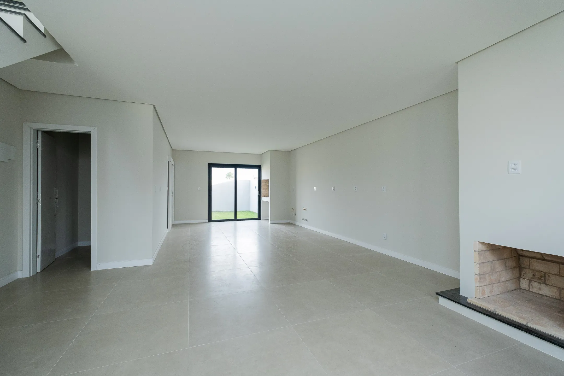 Casa à venda no Quinta do Lago, Três Vendas: 127 m², 3 quartos (sendo 1 suíte com closet), lareira, churrasqueira e amplo quintal.
