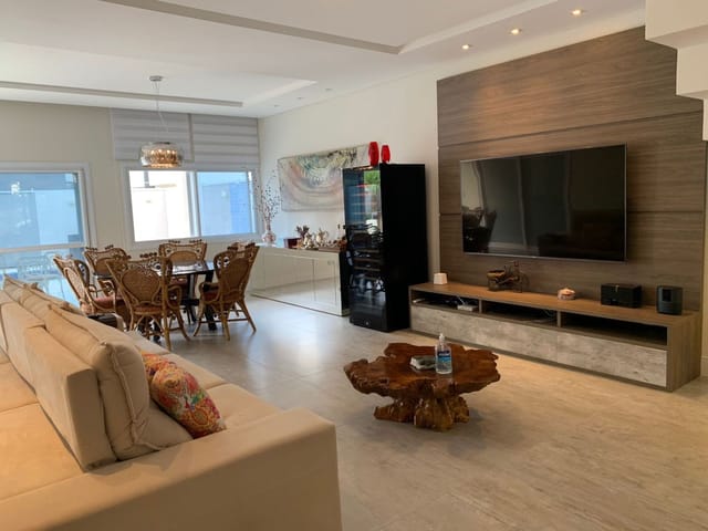Casa com 450m² 5 quartos e 5 banheiros, à venda ou para alugar, no bairro Jardim do Golfe em São José dos Campos