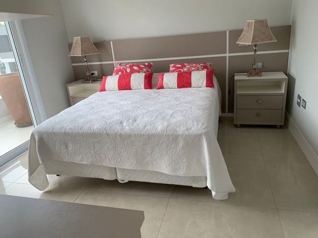 Casa com 450m² 5 quartos e 5 banheiros, à venda ou para alugar, no bairro Jardim do Golfe em São José dos Campos