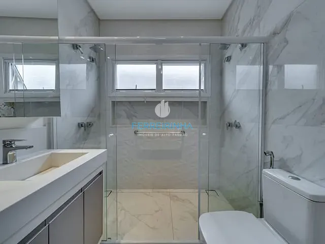 Casa com 450m² 5 quartos e 5 banheiros, à venda ou para alugar, no bairro Jardim do Golfe em São José dos Campos