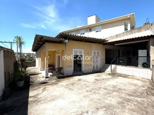 Casa com 404m² 3 quartos e 1 banheiro, à venda, no bairro Álvaro Camargos em Belo Horizonte