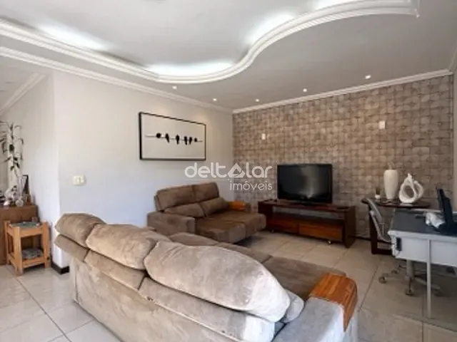 Casa com 404m² 3 quartos e 1 banheiro, à venda, no bairro Álvaro Camargos em Belo Horizonte