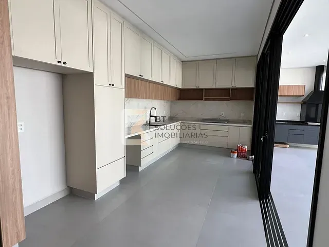 Casa com 300m² 3 quartos e 4 banheiros, à venda, no bairro Maria Candida em Indaiatuba