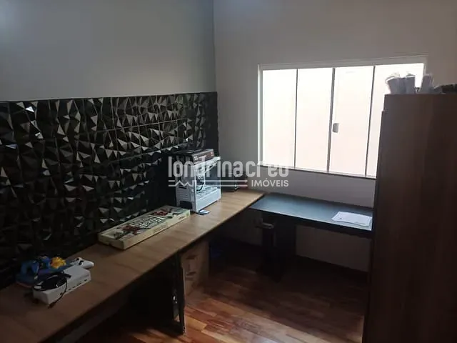 Casa com 180m² 3 quartos e 2 banheiros, à venda, no bairro San Fernando em Londrina