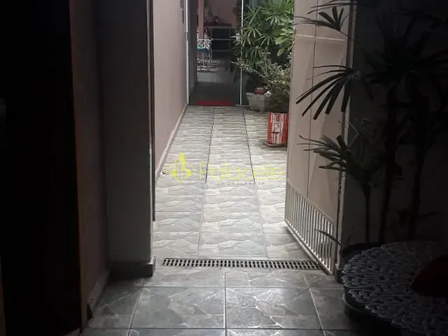Casa com 300m² 3 quartos e 4 banheiros, à venda, no bairro Parque Santo Antônio em Taubaté