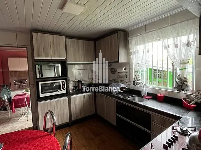 Casa com 449m² 3 quartos e 2 banheiros, à venda, no bairro Uvaranas em Ponta Grossa