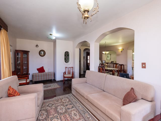 Casa 4 quartos e 5 banheiros, à venda, no bairro Areal em Pelotas